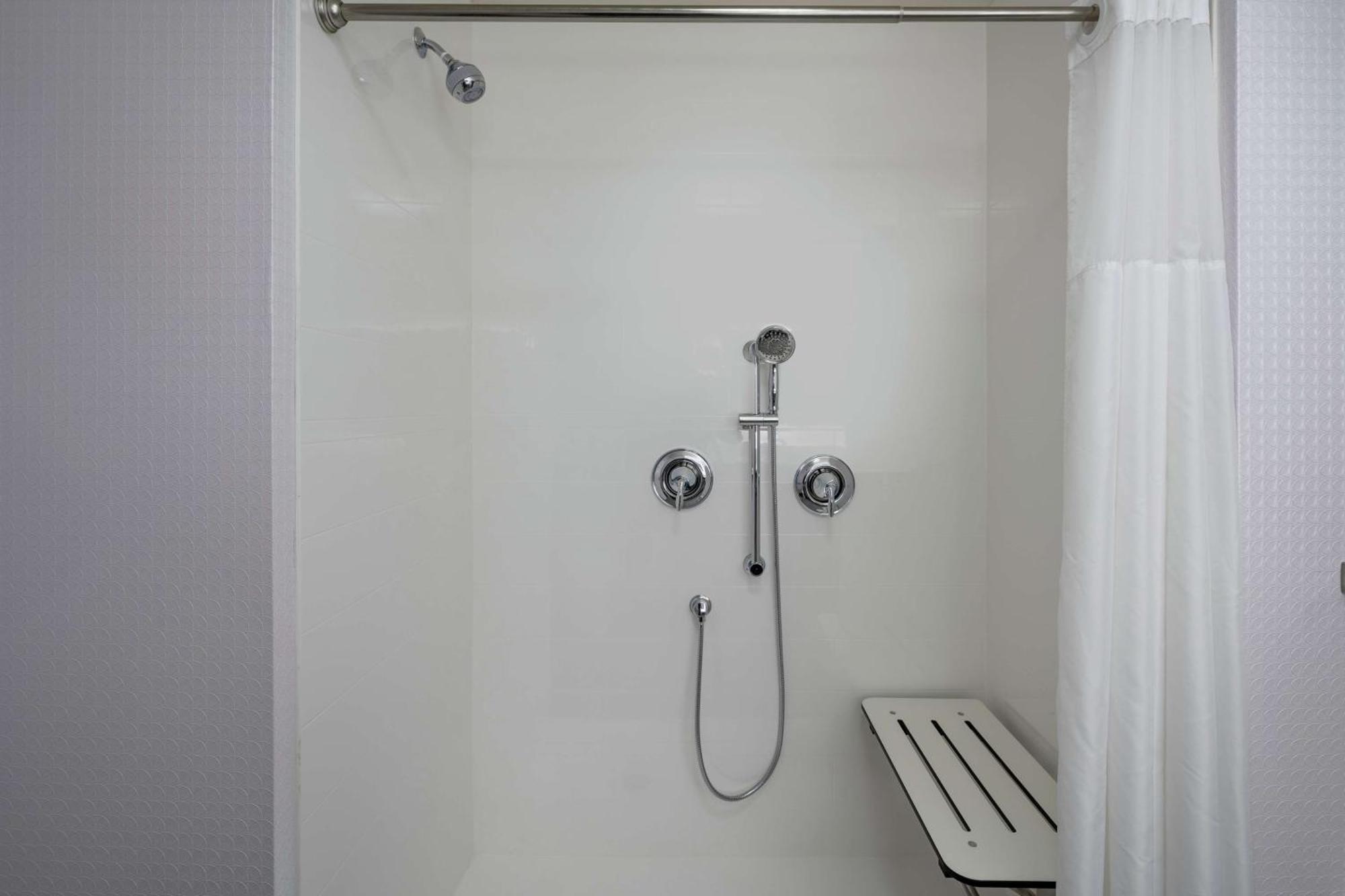 Hampton Inn Weston, Wv Bagian luar foto